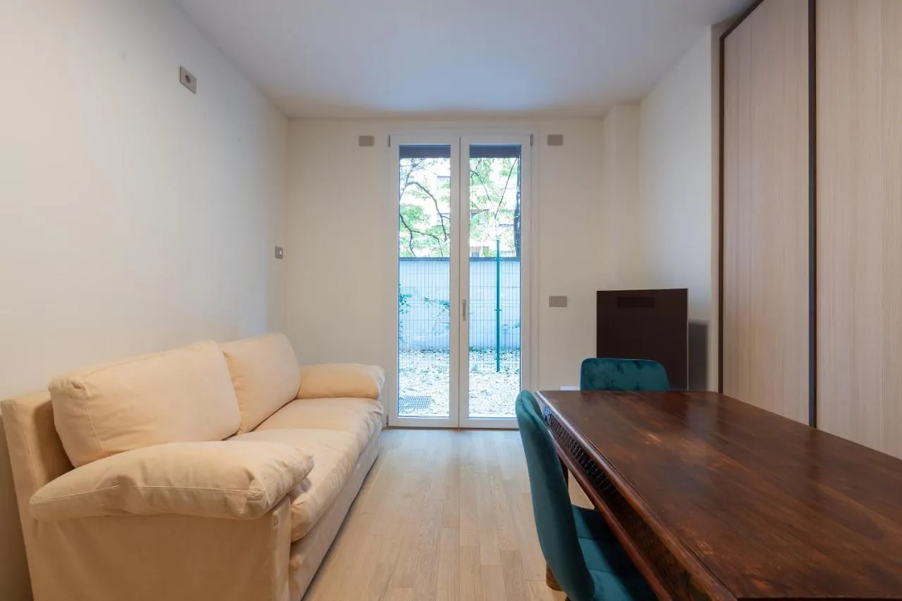 Cozy Flat With Parking Apartment Milan