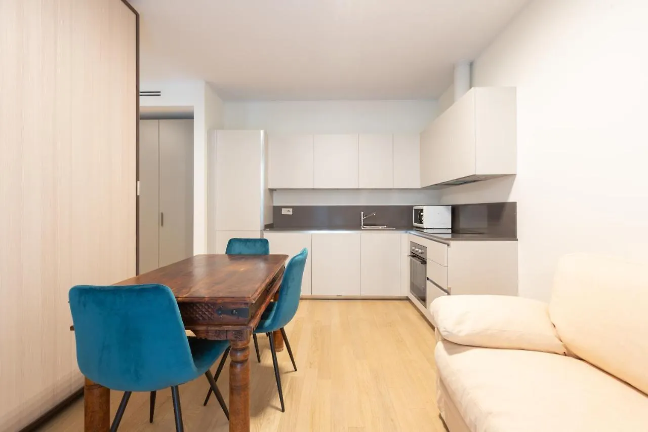 Cozy Flat With Parking Apartment Milan